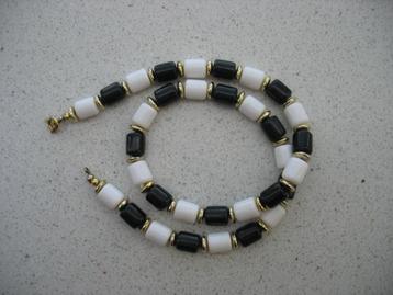 Ketting Cilindervormig Zwart /Wit /Goudklr Vintage  beschikbaar voor biedingen