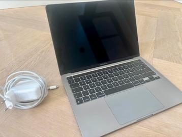 Macbook Pro 2020 M1 13 inch with Magic Mouse beschikbaar voor biedingen