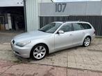 BMW 5-Serie 2.5 I 525 Touring AUT 2004 Grijs, Auto's, Automaat, Achterwielaandrijving, 2000 kg, Stationwagon