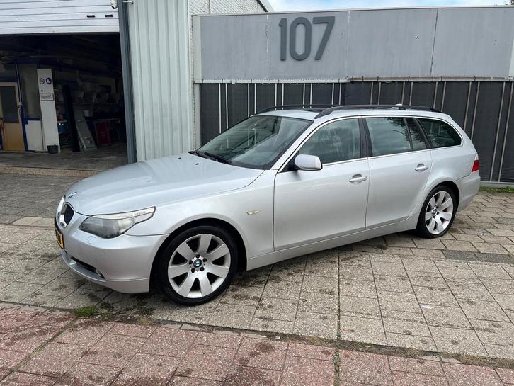BMW 5-Serie 2.5 I 525 Touring AUT 2004 Grijs, Auto's, BMW, Particulier, 5-Serie, Benzine, E, Stationwagon, Automaat, Origineel Nederlands