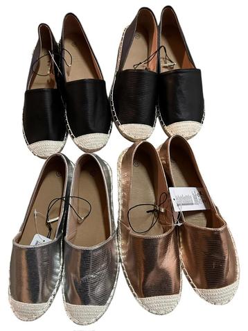 Grote partij 275 paar nieuwe dames schoenen. beschikbaar voor biedingen