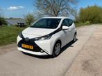 Toyota Aygo 1.0 Vvt-i 69pk 5D 2017 Wit x play, Voorwielaandrijving, Stof, Euro 6, 4 stoelen