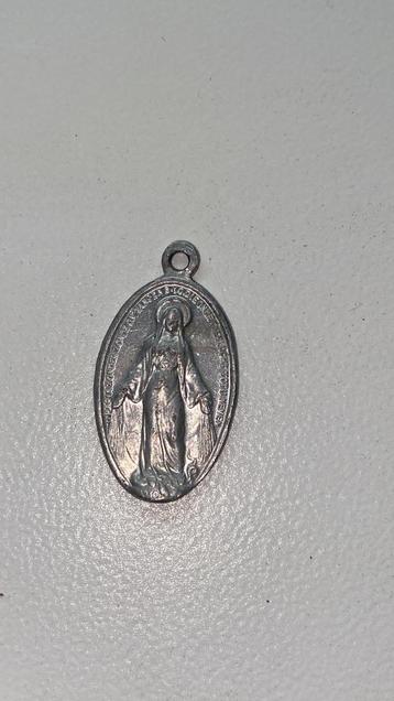 Vintage Maria Hanger beschikbaar voor biedingen