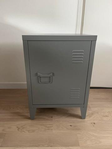 Metalen Lockerkastje / Nachtkastje beschikbaar voor biedingen