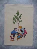 Borduurwerk "Ot en Sien bij de boom", Hobby en Vrije tijd, Borduren en Borduurmachines, Ophalen of Verzenden, Gebruikt, Handborduren