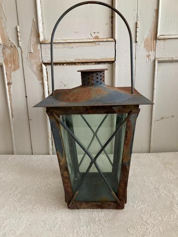 Brocante ijzeren lantaarn beschikbaar voor biedingen