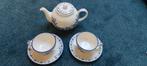 Theepot en twee theekoppen sia collectie blue garland, Huis en Inrichting, Keuken | Servies, Ophalen of Verzenden, Zo goed als nieuw