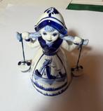 Vintage Delfts Blauw Melkmeisje met emmers, Verzamelen, Ophalen of Verzenden, Zo goed als nieuw, Mens