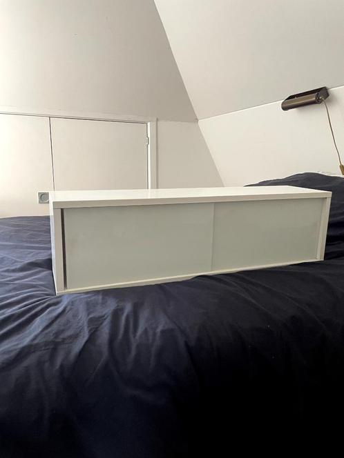 Östhamra Bovenkast met Glazen Deuren - €10, Huis en Inrichting, Kasten | Wandmeubels, Gebruikt, Minder dan 100 cm, Minder dan 150 cm
