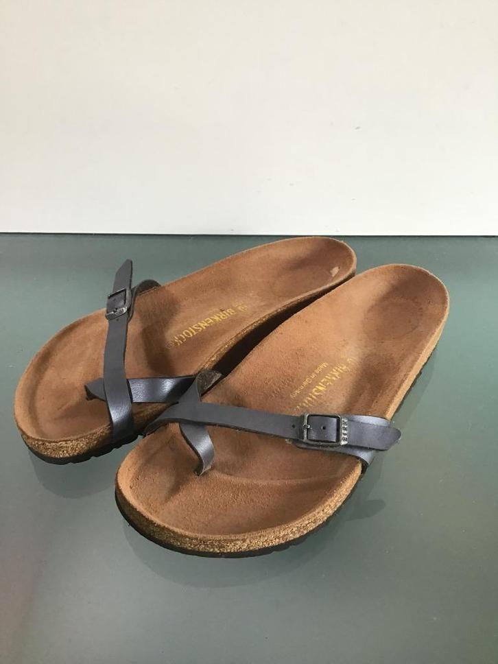 GRATIS VERZENDEN | BIRKENSTOCK Piazza grijze slippers 40, Kleding | Dames, Schoenen, Zo goed als nieuw, Slippers, Grijs, Verzenden