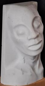 DELCOURT  '47. "LA MORT EN MARBE". Borstbeeld, witmarmer. ., Antiek en Kunst, Ophalen