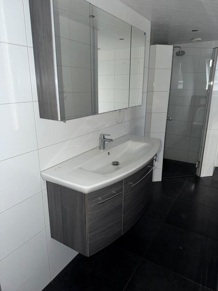 Badkamermeubel met spiegelkast - 128cm breed, Huis en Inrichting, Badkamer | Complete badkamers, Gebruikt, Ophalen