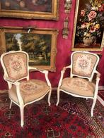 2 Brocante stoelen antiek hout crème met beige stof,, Ophalen