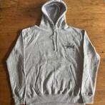 Grijze Stüssy Hoodie met Backlogo - XL - Nieuw, Kleding | Heren, Truien en Vesten, Verzenden, Stussy, Grijs, Maat 56/58 (XL)