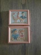 2 geborduurde schilderijtjes, Ophalen of Verzenden, Zo goed als nieuw, Hout, Minder dan 50 cm