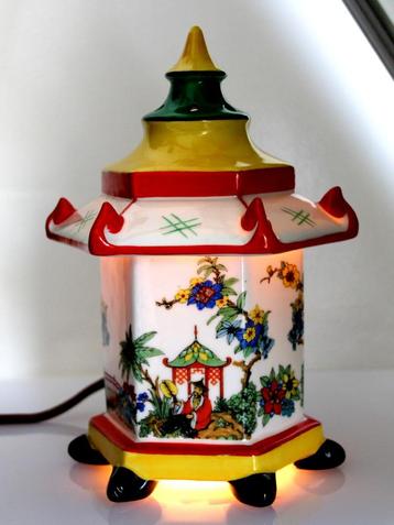 Schitterende Art Deco Porselein Chinoiserie Pagode Lamp 1930 beschikbaar voor biedingen