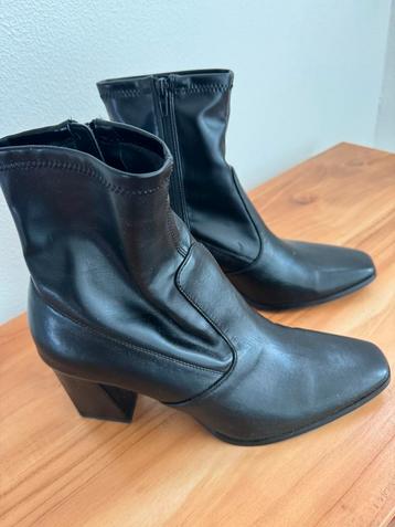 Dames laarzen beschikbaar voor biedingen