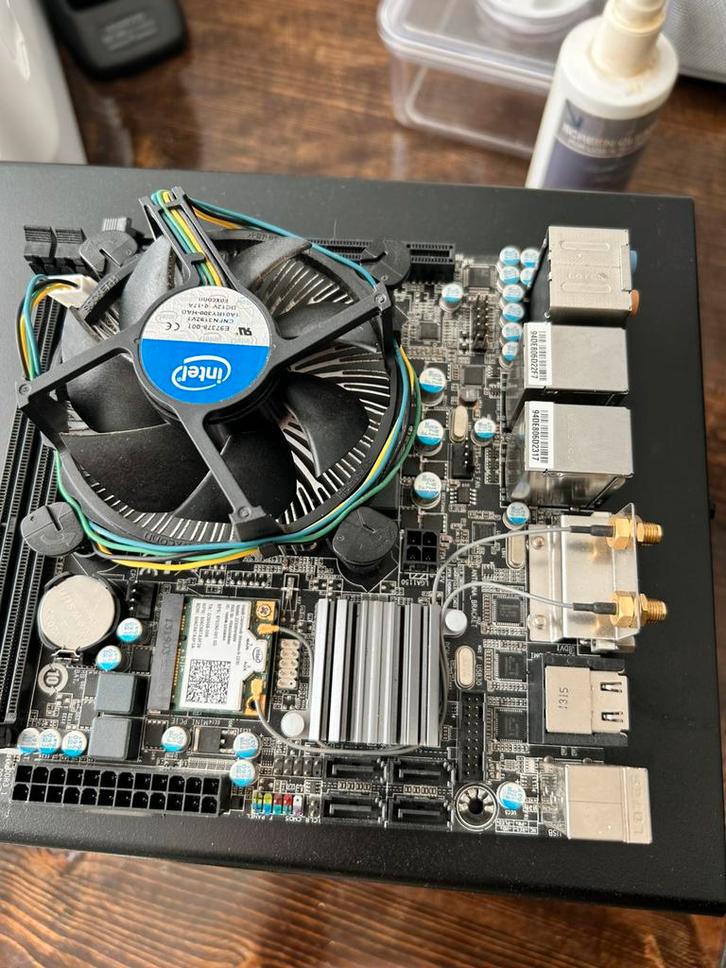 Gigabyte GA-Z87N-WIFI (rev. 1.x), Computers en Software, Moederborden, Zo goed als nieuw, Intel, DDR3, Ophalen of Verzenden