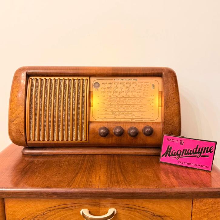 VINTAGE ITALIAANSE RADIO MAGNADYNE S171 BUIZENRADIO ART DECO, Antiek en Kunst, Antiek | Tv's en Audio, Verzenden