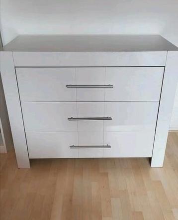 Witte commode 3 lades 114x91.5 cm  beschikbaar voor biedingen
