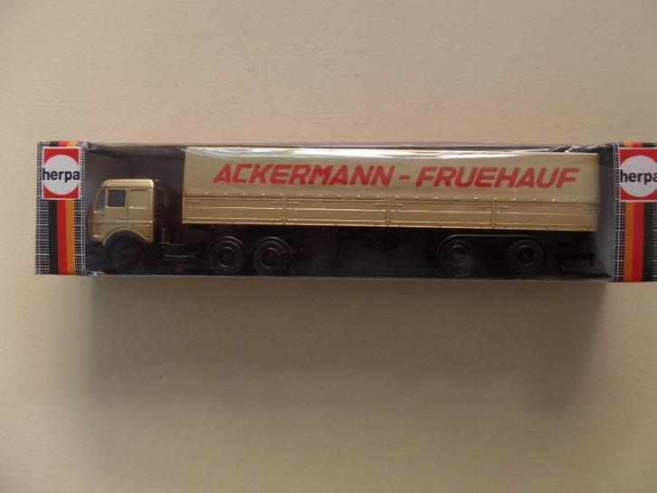 Mercedes trekker / oplegger  Ackermann Herpa, Hobby en Vrije tijd, Modelauto's | 1:87, Nieuw, Bus of Vrachtwagen, Herpa, Verzenden