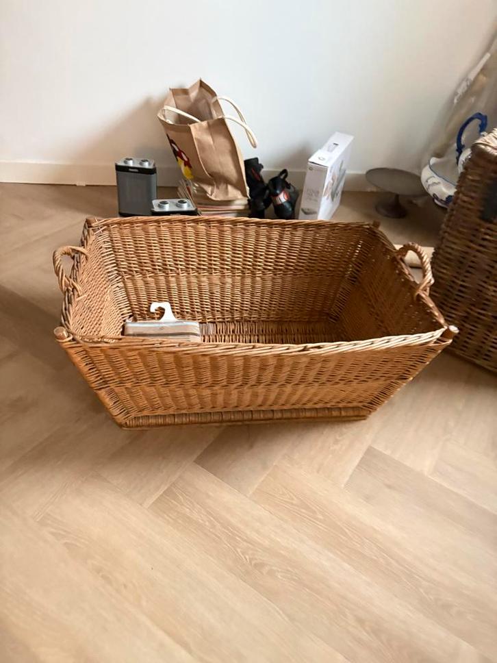 Grote rieten mand in topstaat, Huis en Inrichting, Woonaccessoires | Kisten, Zo goed als nieuw, Minder dan 50 cm, 50 tot 75 cm
