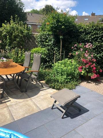 Voetenbankje in tuin of op camping beschikbaar voor biedingen