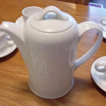 Villeroy en boch theepot met 4 kop en schotels, Ophalen, Zo goed als nieuw, Overige stijlen, Kop(pen) en/of Schotel(s)