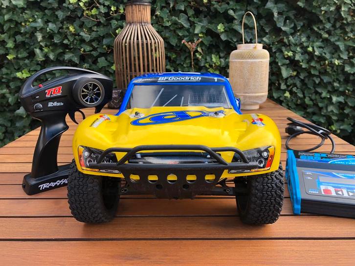 Traxxas Slash 2wd Ready to Race, Hobby en Vrije tijd, Modelbouw | Radiografisch | Auto's, Zo goed als nieuw, Auto onroad, Elektro