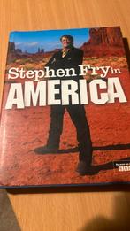 Stephen Fry in Amerika- Reisboek., Boeken, Reisgidsen, ANWB, Ophalen of Verzenden, Zo goed als nieuw, Noord-Amerika