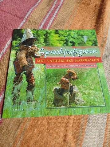 B. Hansma - Sprookjesfiguren met natuurlijke materialen beschikbaar voor biedingen