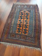 Handgeknoopt oosters tapijt. 140 lang (zonder franje) 93 cm, Antiek en Kunst, Antiek | Kleden en Textiel, Ophalen of Verzenden