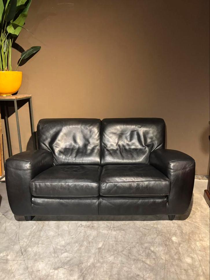 2 Molinari Banken Zwart buffelleer, Huis en Inrichting, Banken | Bankstellen, Gebruikt, Rechte bank, Tweepersoons, 150 tot 200 cm