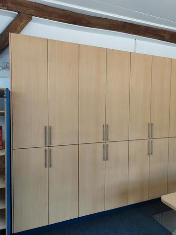 Kastenwand Kantoorinrichting beschikbaar voor biedingen