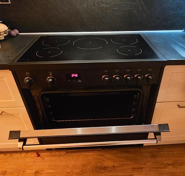 Bertazzoni fornuis met 5 pits inductie, Witgoed en Apparatuur, Fornuizen, Gebruikt, Vrijstaand, Inductie, 4 kookzones, 85 tot 90 cm