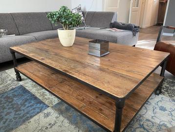 Vintage salon tafel hout met metalen frame beschikbaar voor biedingen