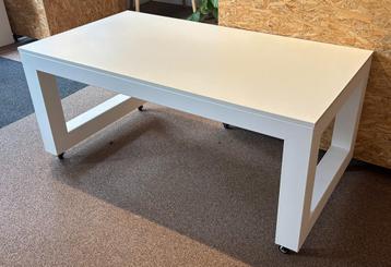 2x stalen tafel, wit, op zwenkwielen beschikbaar voor biedingen