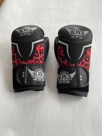 Kids (kick)bokshandschoenen mt 8OZ (en toebehoren) beschikbaar voor biedingen