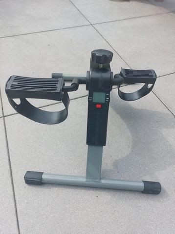 Hometrainer. Bureaufiets. Mobiliteit trainer beschikbaar voor biedingen