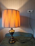 Antieke Staande/Tafellamp Beige Plissé Kap Messing Voet, Gebruikt, 50 tot 75 cm, Stof, Antiek