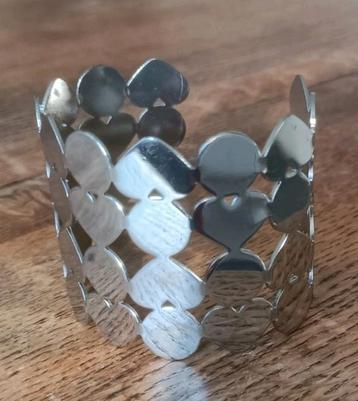 Nina Ricci parfums grote armband vintage hartjes beschikbaar voor biedingen
