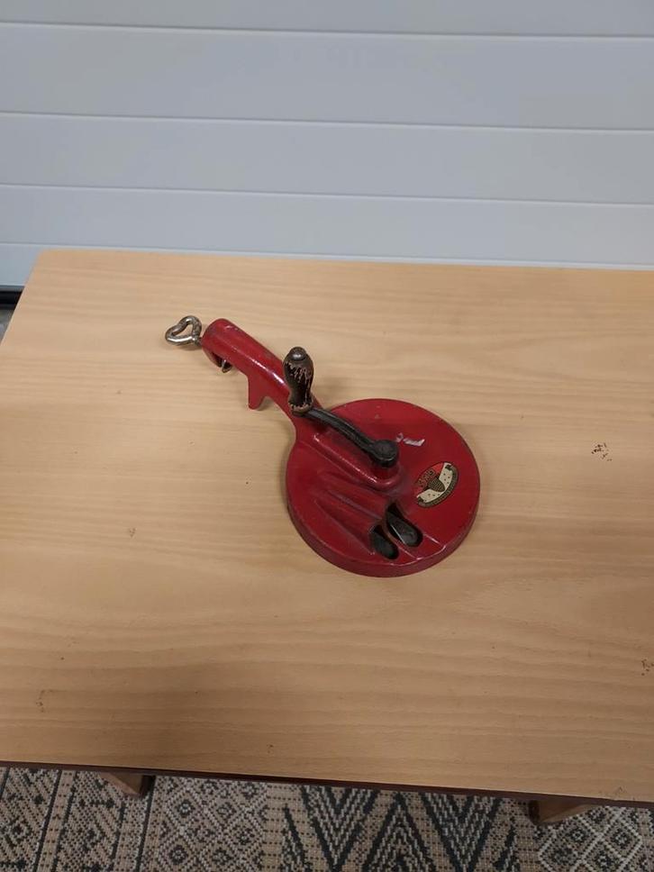 Oude, rode bonensnijder., Antiek en Kunst, Antiek | Emaille, Ophalen of Verzenden