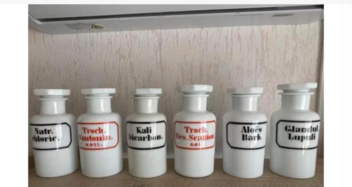 Zes prachtige melkwitte apothekerspotten, Antiek en Kunst, Antiek | Glas en Kristal, Ophalen of Verzenden