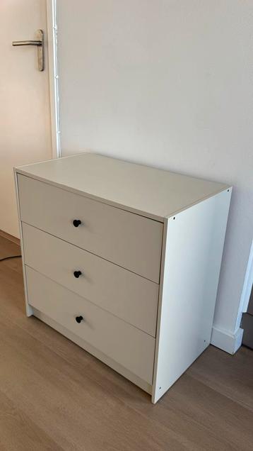 Tv kast / ladekast beschikbaar voor biedingen