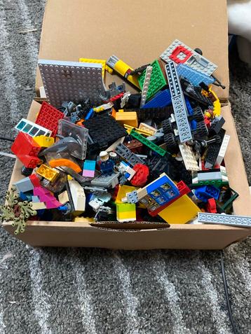 Doos vol LEGO beschikbaar voor biedingen