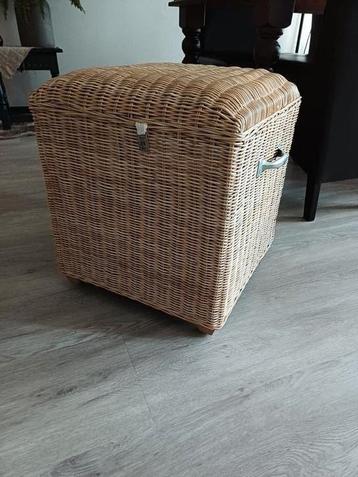 Riviera Maison rattan kastje beschikbaar voor biedingen