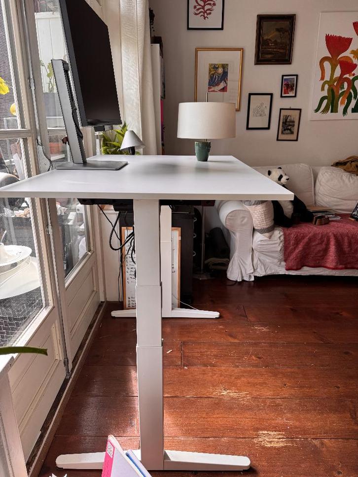 Ahrend Home zit-sta elektrisch bureau, Huis en Inrichting, Bureaus, Zo goed als nieuw, Bureau, Elektrisch, Ophalen