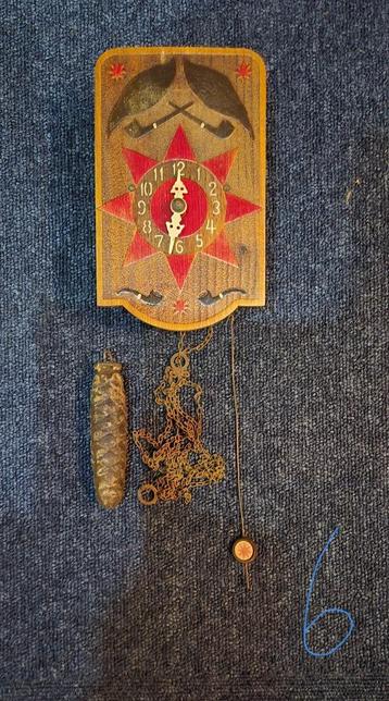 Antieke Roode ster klok beschikbaar voor biedingen