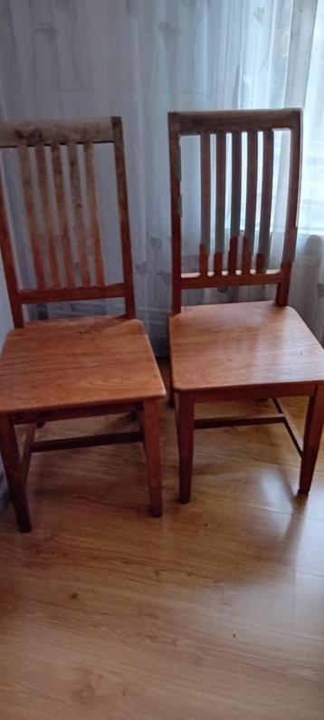 2 Teakhouten Stoelen beschikbaar voor biedingen