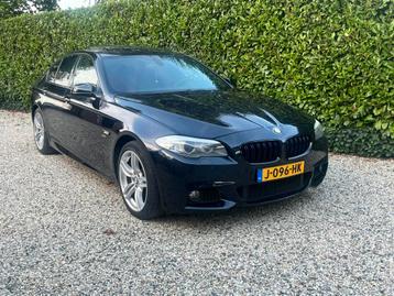 BMW 550i xdrive|zwart|Mpakket|dakraam| beschikbaar voor biedingen